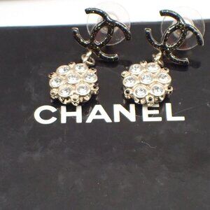 CHANEL CC Logo Round Rhinestone Drop Earrings Pierced B19B GHW Italy 36ZA142